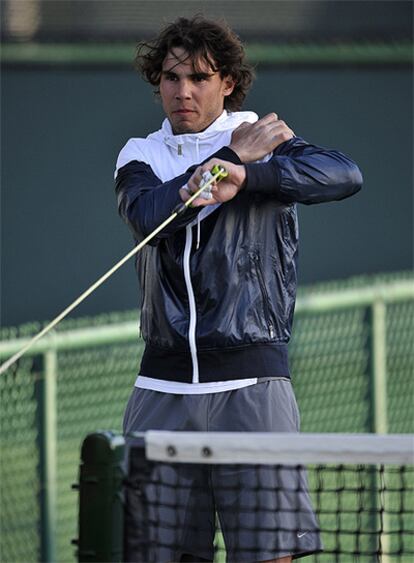 Rafa Nadal se ejercita antes de entrenarse de cara al Masters de Indian Wells