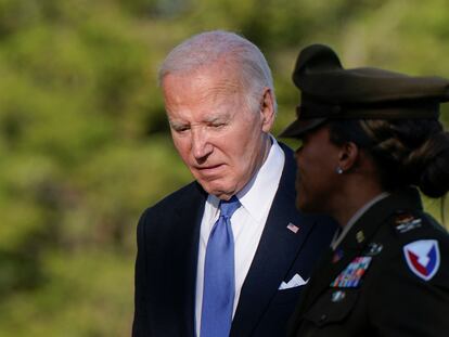 Joe Biden llega a bordo del 'Marine One' a la base de Fort McNair, en Washington, este lunes 1 de julio.