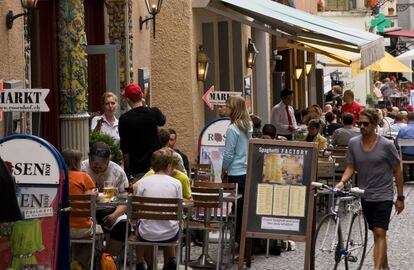 Cafeterías en una calle de Zúrich