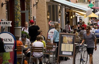 Cafeter&iacute;as en una calle de Z&uacute;rich