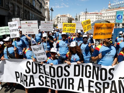 Manifestación convocada por las asociaciones de militares Asfaspro, ATME y UMT para reivindicar una carrera y unas retribuciones "dignas", el 25 de junio en Madrid.
