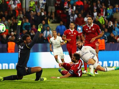 Carvajal anota el tercero del Madrid.