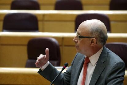 El ministro de Hacienda, Cristóbal Montoro, en el Senado el pasado martes.