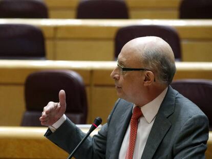 El ministro de Hacienda, Cristóbal Montoro, en el Senado el pasado martes.