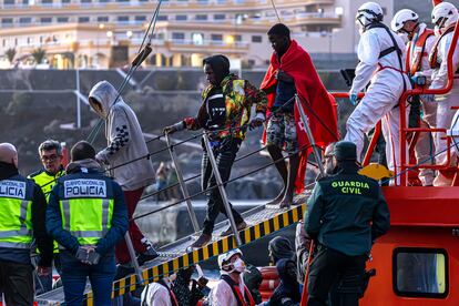 Llegada de inmigrantes a la isla de El Hierro, el pasado marzo.