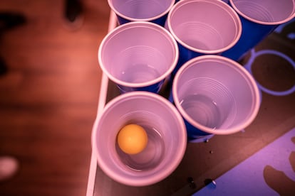 
Beer Pong Madrid, local situado en la calle del Doctor Fourquet, 20 para jugar al 'beer pong'. Foto: Olmo Calvo
