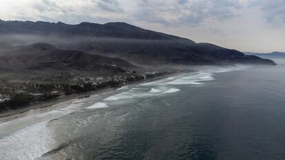 La playa de San Juan de Alima, protegida por autodefensas locales, forma parte de un corredor seguro en los municipios de Coahuayana y Aquila.