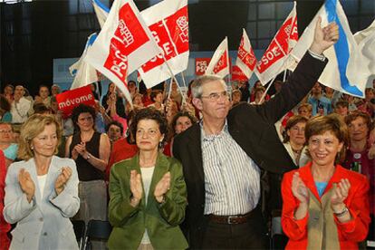 El candidato socialista a la Xunta, Emilio Pérez Touriño, durante un acto por la igualdad en Vigo.