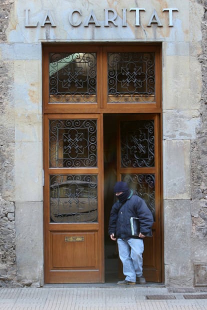 Entrada de la residencia geriátrica La Caritat, en Olot, donde vivían las 11 víctimas de Vila