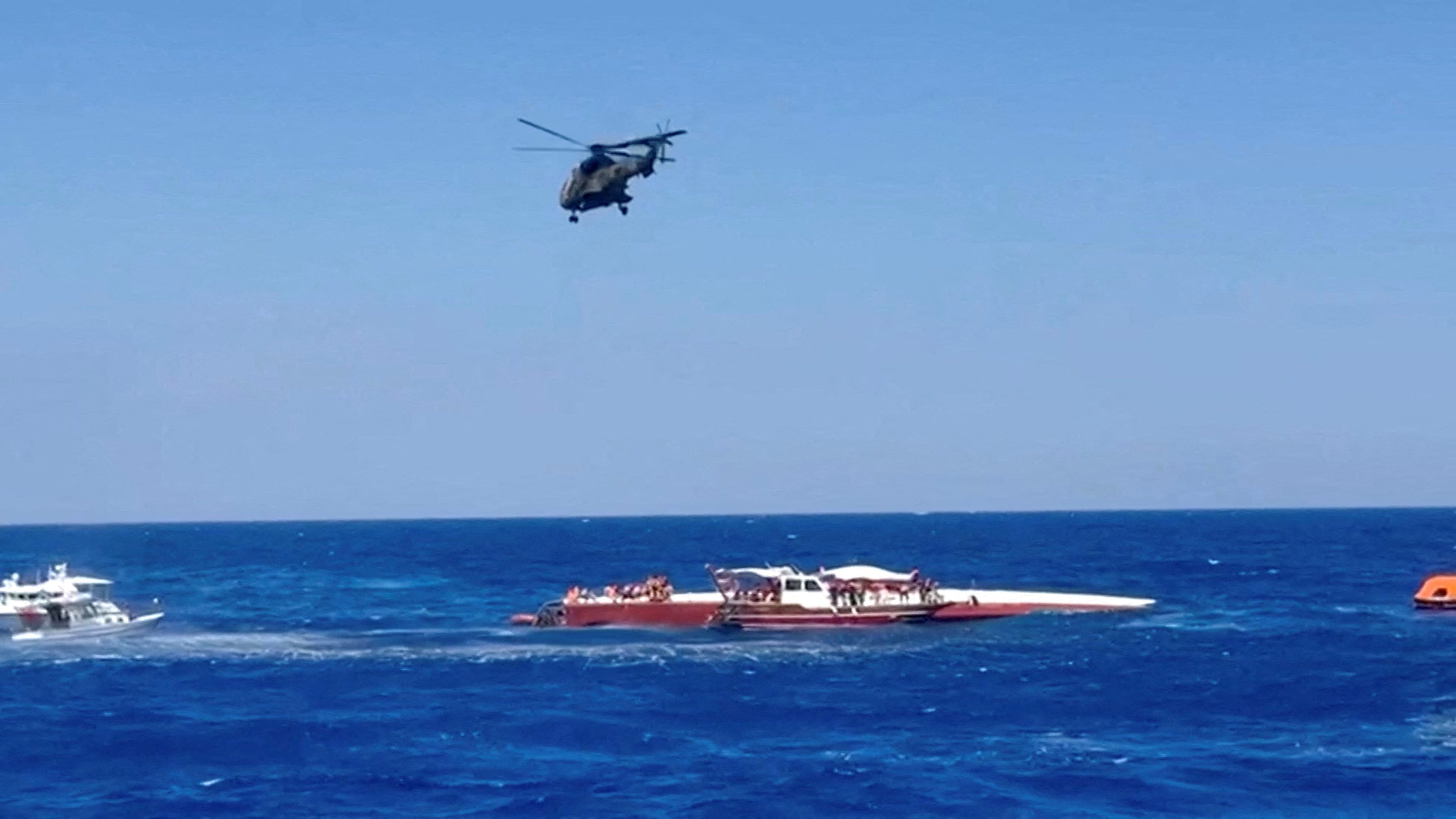 Al menos siete muertos tras el naufragio de un barco con 267 personas a bordo frente al norte de Chipre