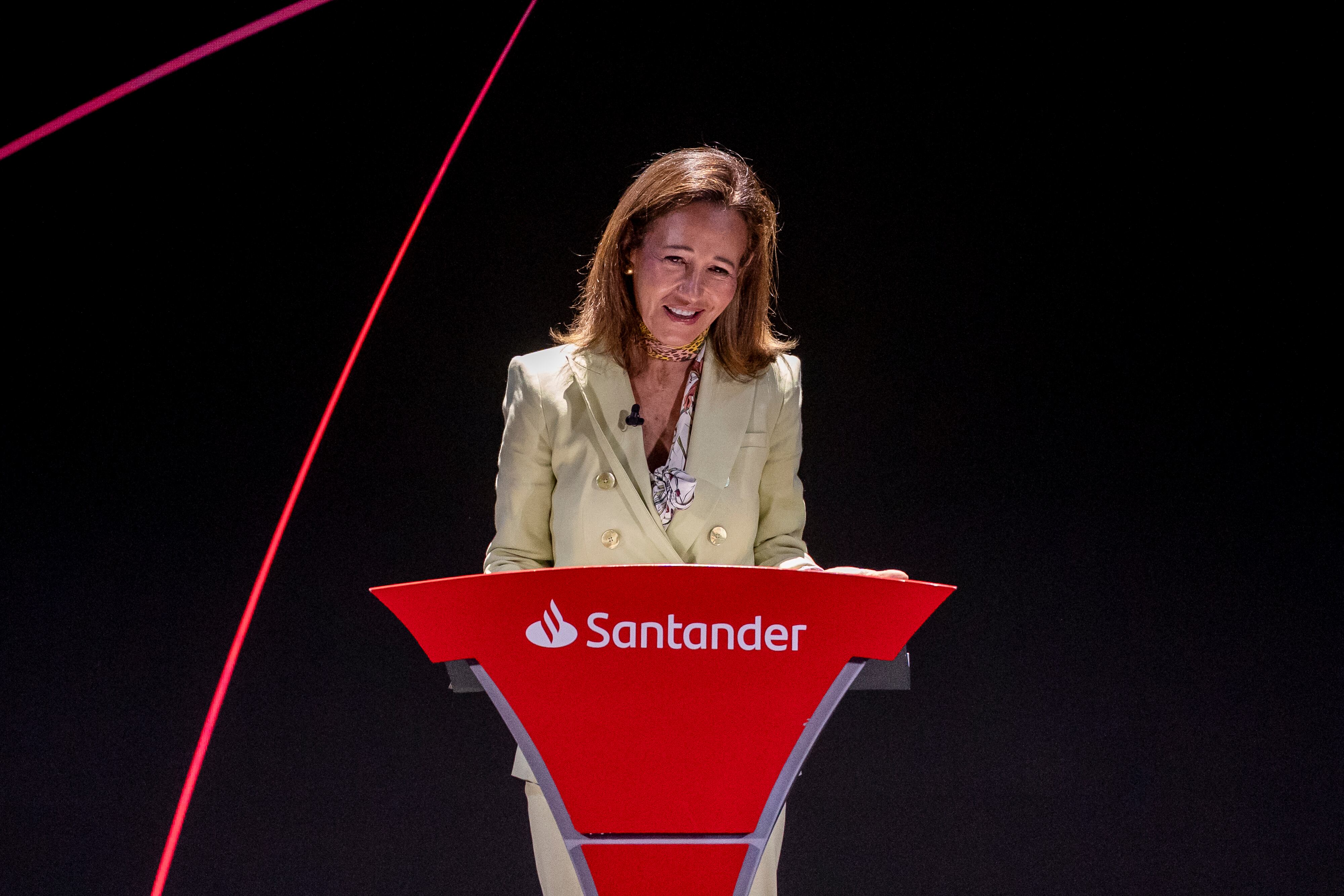 La gran banca española prescinde de más de 8.000 empleados y 1.250 oficinas en pleno auge de la IA