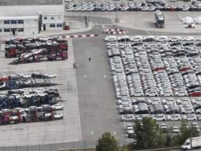 Vista del exterior de la factoría Volkswagen en Pamplona, donde hoy se ha reunido el Comité de Empresa de Volkswagen Navarra para valorar la última propuesta para el VIII Convenio Colectivo que les trasladó el pasado martes la dirección.