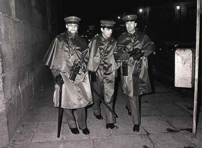 Tres serenos que trabajaban en Madrid en abril de 1986.