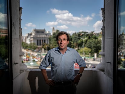 Jose Luis Martinez-Almeida, alcalde de Madrid, durante la entrevista en su despacho del Palacio de Cibeles el pasado viernes.