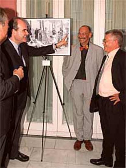 De izquierda a derecha, Manuel Chaves, Pablo Juliá y Juan de Dios Mellado, ayer, junto a la famosa <i>foto de la tortilla</i>.