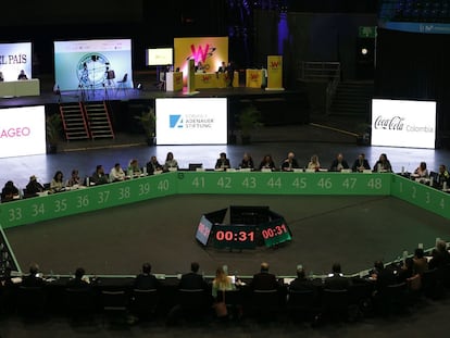 Los asistentes al evento 'Desafío de la sostenibilidad y el medio ambiente', en el Movistar Arena en Bogotá (Colombia), el 6 de diciembre de 2022.