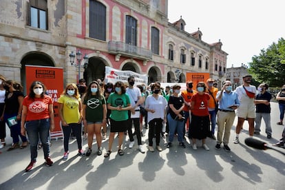 Entidades y partidos piden ante el Parlament al Gobierno que no recurra la Ley catalana del alquiler ante el Tribunal Constitucional.