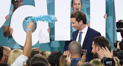 El líder democristiano de Austria, Sebastian Kurz, celebra la victoria eleccioens este domingo en Viena.