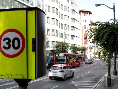 La calle Alameda de Rekalde, en Bilbao, limitada a 30 kilómetros por hora.