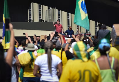 O presidente Jair Bolsonaro, em Brasília no último domingo, durante o protesto que pedia o fim do isolamento social e o fechamento do Congresso e STF.