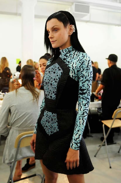 Jessica Stam en el desfile de Rodarte.