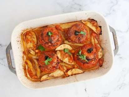 Tomates rellenos al horno con patatas gajo