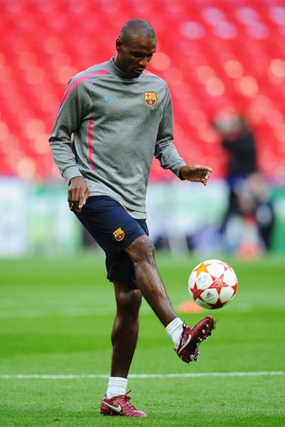 Abidal, durante el entrenamiento de ayer en Wembley.