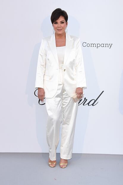 Kris Jenner, la matriarca del 'klan' Kardashian-Jenner, una de las habituales a la cita. Ha lucido un traje de satén de Tommy Hilfiger.