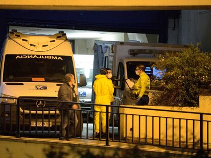 Ambulances arrive at the Txagorritxu hospital in Vitoria.