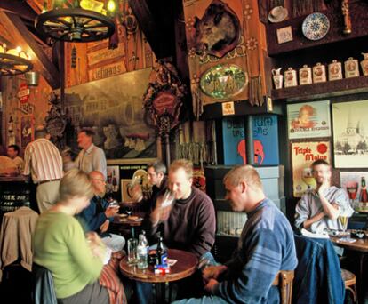 La taberna De Dulle Griet, que ofrece 250 tipos de cerveza, en la ciudad de Gante.