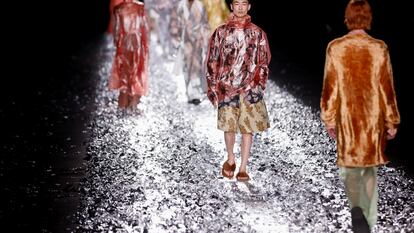 Desfile de Dries Van Noten, este sábado 22 de junio en la semana de la moda masculina de París.