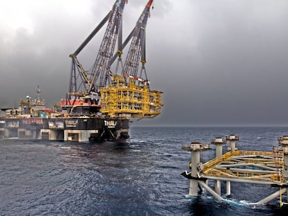 Instalación de la plataforma de procesos del proyecto Castor. © gudnus.com