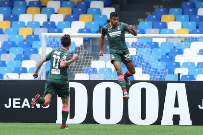 Junior Messias, del Crotone, celebra un gol al Nápoles.