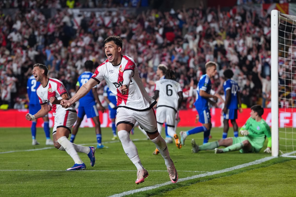 El Rayo vence al Estrasburgo en Vallecas y toma ventaja rumbo a la final de la Conference
