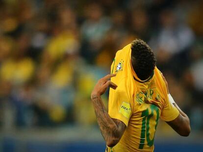 Neymar decepciona con juego individualista contra Ecuador.