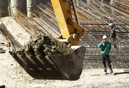 En febrero, la construcción aportó uno de cada cuatro nuevos afiliados a la Seguridad Social, según los datos del Ministerio de Empleo. En total, fueron 26.068 nuevos puestos de trabajo, lo que supone un avance del 4,2% con respecto a enero.