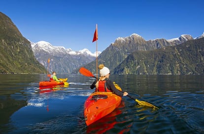 Ruta en kayak por el Milford Sound, en la Isla Sur de Nueva Zelanda. 