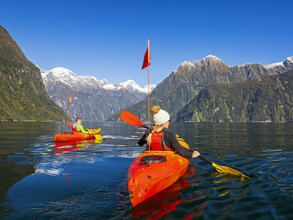 Ruta en kayak por el Milford Sound, en la Isla Sur de Nueva Zelanda.
