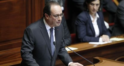 Hollande durante su discurso en el Parlamento francés este lunes.