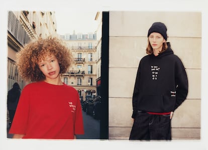 Dos de las prendas que integran la colección cápsula Thomas Lélu x Pull&Bear.