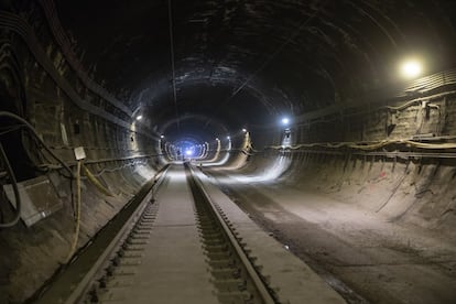 Las obras del túnel comenzaron en 1933, pero por los avatares de la historia no se concluyó hasta 1967.