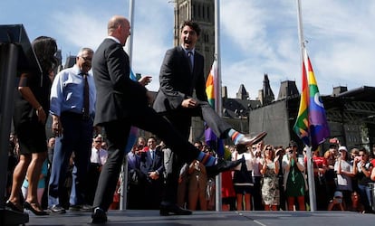 Justin Trudeau y Randy Boissonnault, en la marcha del Orgullo gay en  Ontario, Canada.