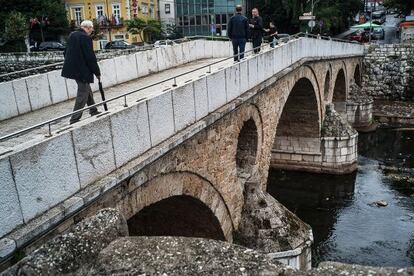 El puente Latino fue escenario de un hecho histórico en 1914, el asesinato del archiduque Francisco Fernando y su mujer, acontecimiento que dio origen a la I Guerra Mundial.