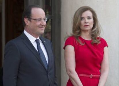 Hollande y Trierweiler, en un acto público en 2013.