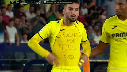 Momento de la celebración de Álex Baena, que le ha supuesto la expulsión en el Villarreal - Almería.