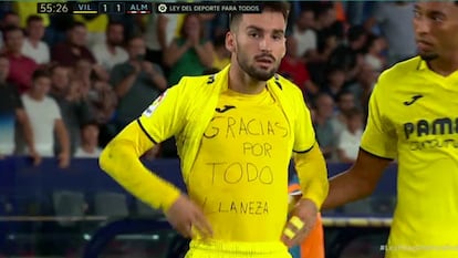 Momento de la celebración de Álex Baena, que le ha supuesto la expulsión en el Villarreal - Almería.