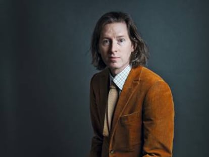 El cineasta Wes Anderson posa para ICON con el traje de pana que lució a lo largo de los cinco días que estuvo en Madrid. Como una segunda piel.