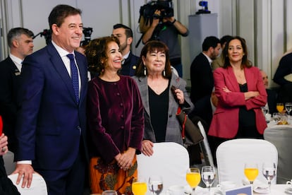 José Ramón Besteiro, María Jesús Montero y Cristina Narbona, en un desayuno informativo del Fórum Europa, este jueves por la mañana en Madrid.