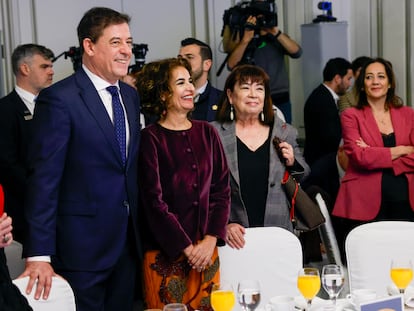 José Ramón Besteiro, María Jesús Montero y Cristina Narbona, en un desayuno informativo del Fórum Europa, este jueves por la mañana en Madrid.