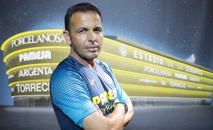 Calleja, entrenador del Villarreal, posa durante la entrevista.